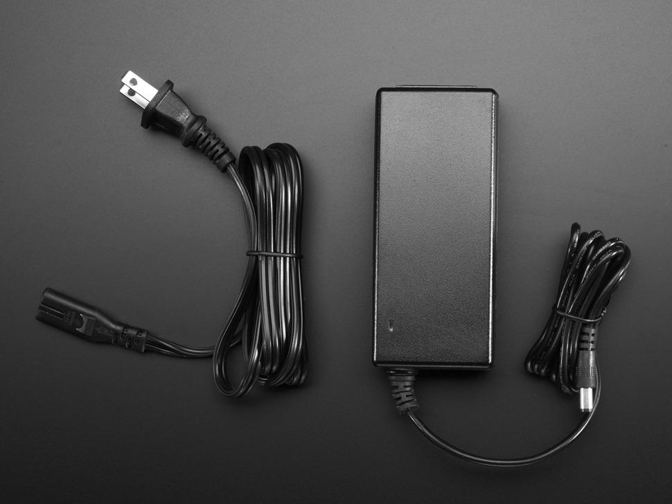 Adafruit 12V 5A schakelende voeding