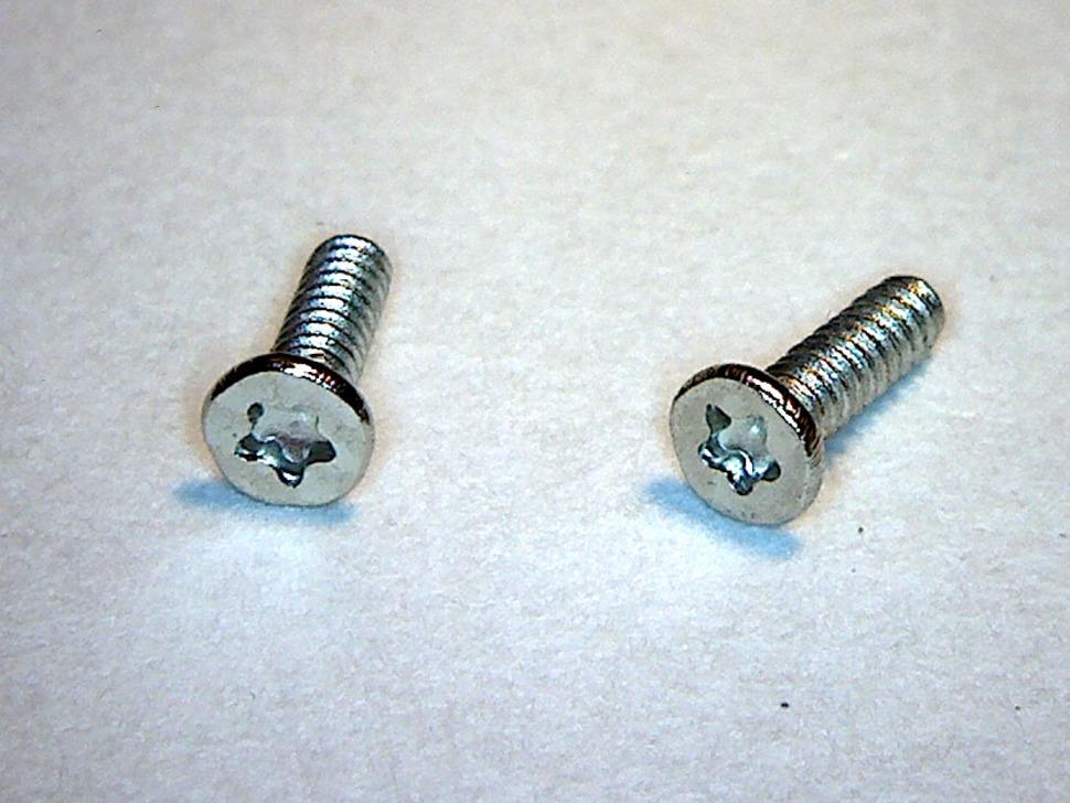 Adafruit Vervanging onderste schroef iPhone 4/4S - Pentalobe 2 per verpakking