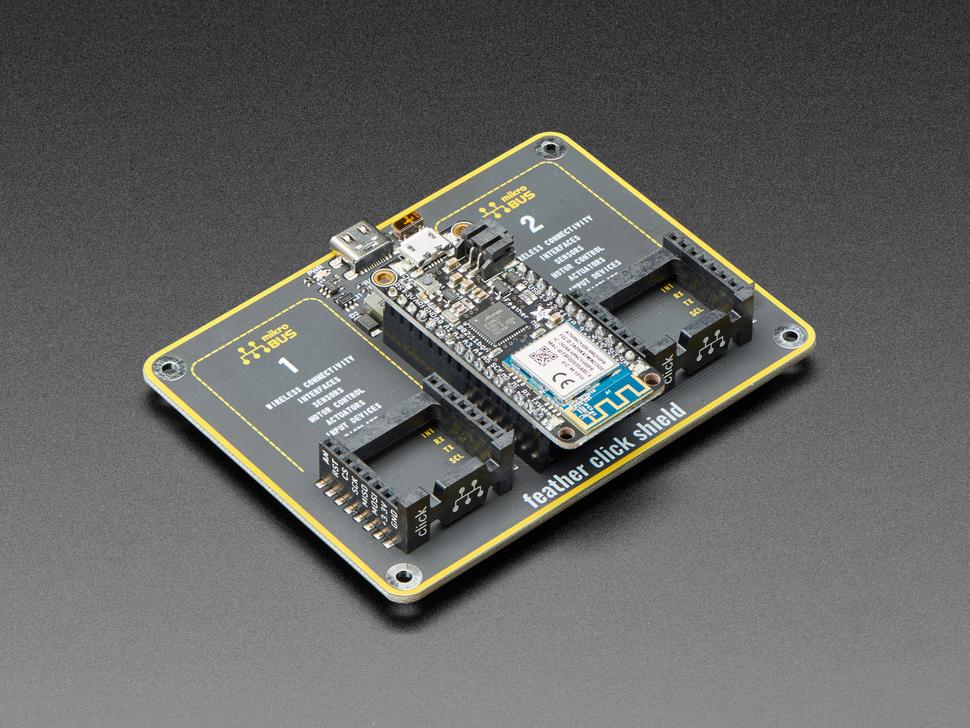 Adafruit feather shield van MikroElektronika