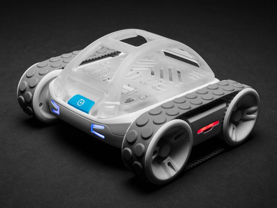 Adafruit RVR - Hackbare All-Terrain Robotic Tank van Sphero