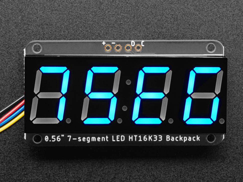 Display Adafruit de 0,56" com 4 dígitos e 7 segmentos, já montado.