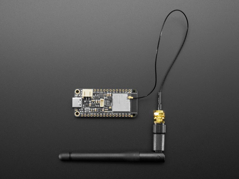 Adafruit ESP32-S2 Reverse TFT- feather met wFL