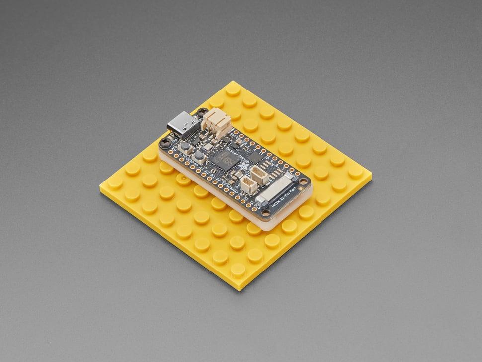 Adafruit feather voor LEGO-compatibele steensystemen