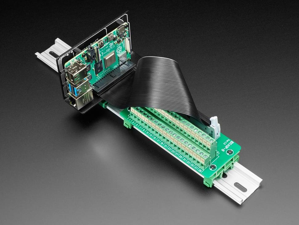 Adafruit Staffa di montaggio su guida DIN per Raspberry Pi / BeagleBone ...